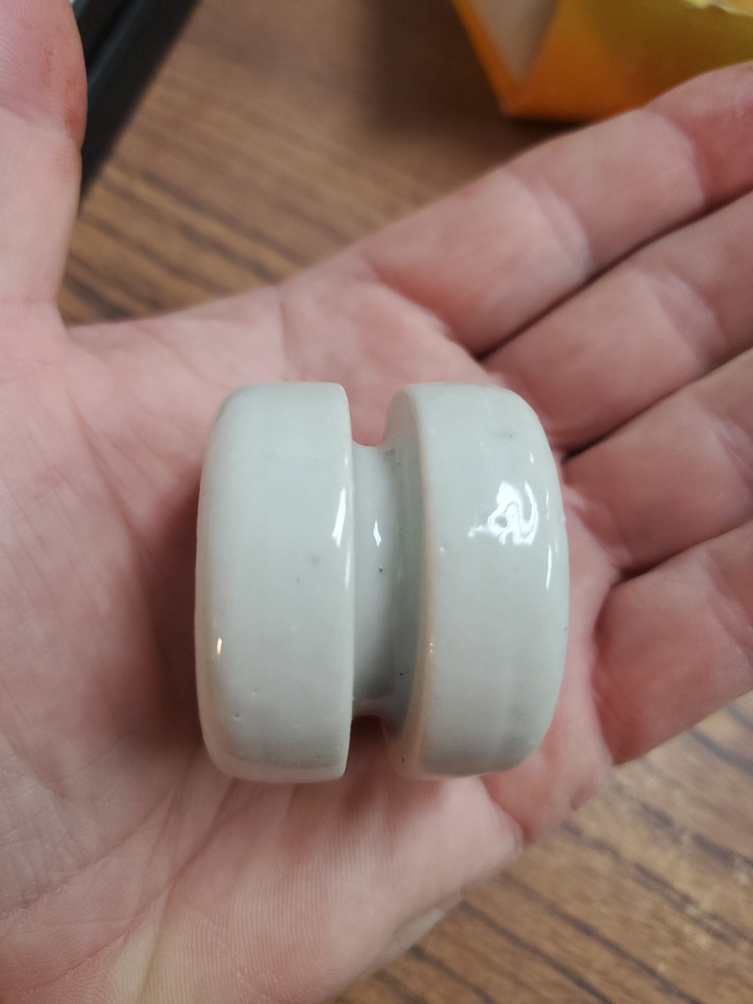 (10-PCS) WHITE PORCELAIN ELECTRIC FENCE WP4 INSULATORS (VR8)