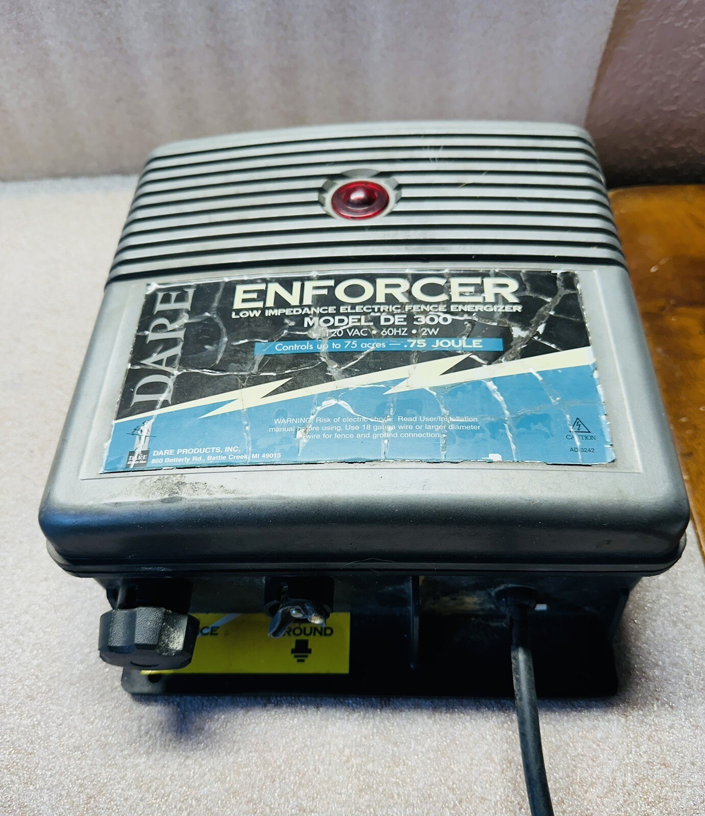 USA Made DARE Enforcer Model DE 300 120VAC 60HZ 2W – Up to 75 acres – .75 Joule