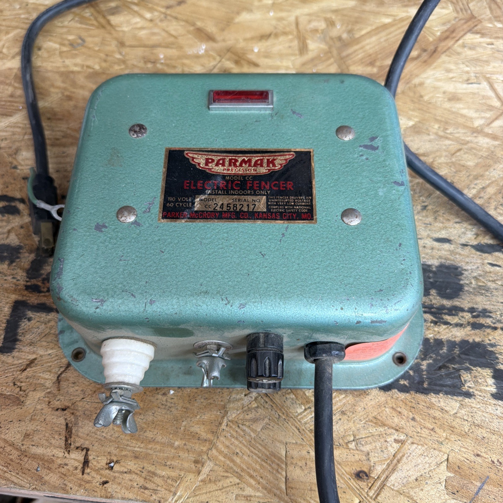 VINTAGE INDUSTRIAL PARMAK MODEL CC ELECTRIC FENCER ( Used & Untested)