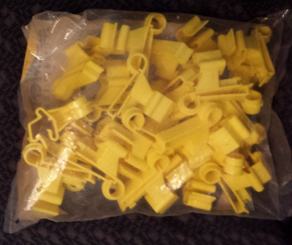 25pk T-Post Poly Tape Insulator 1,25-1,33# T-Posts – American Farm Works