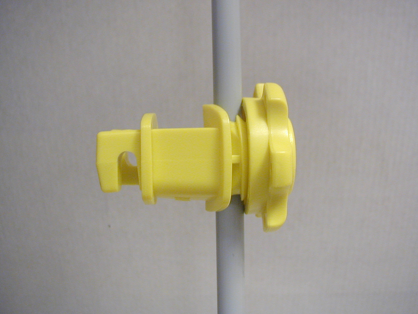 Dare – Western Electric Fence Insulators – For Fiberglass or Steel Posts – 25pk.