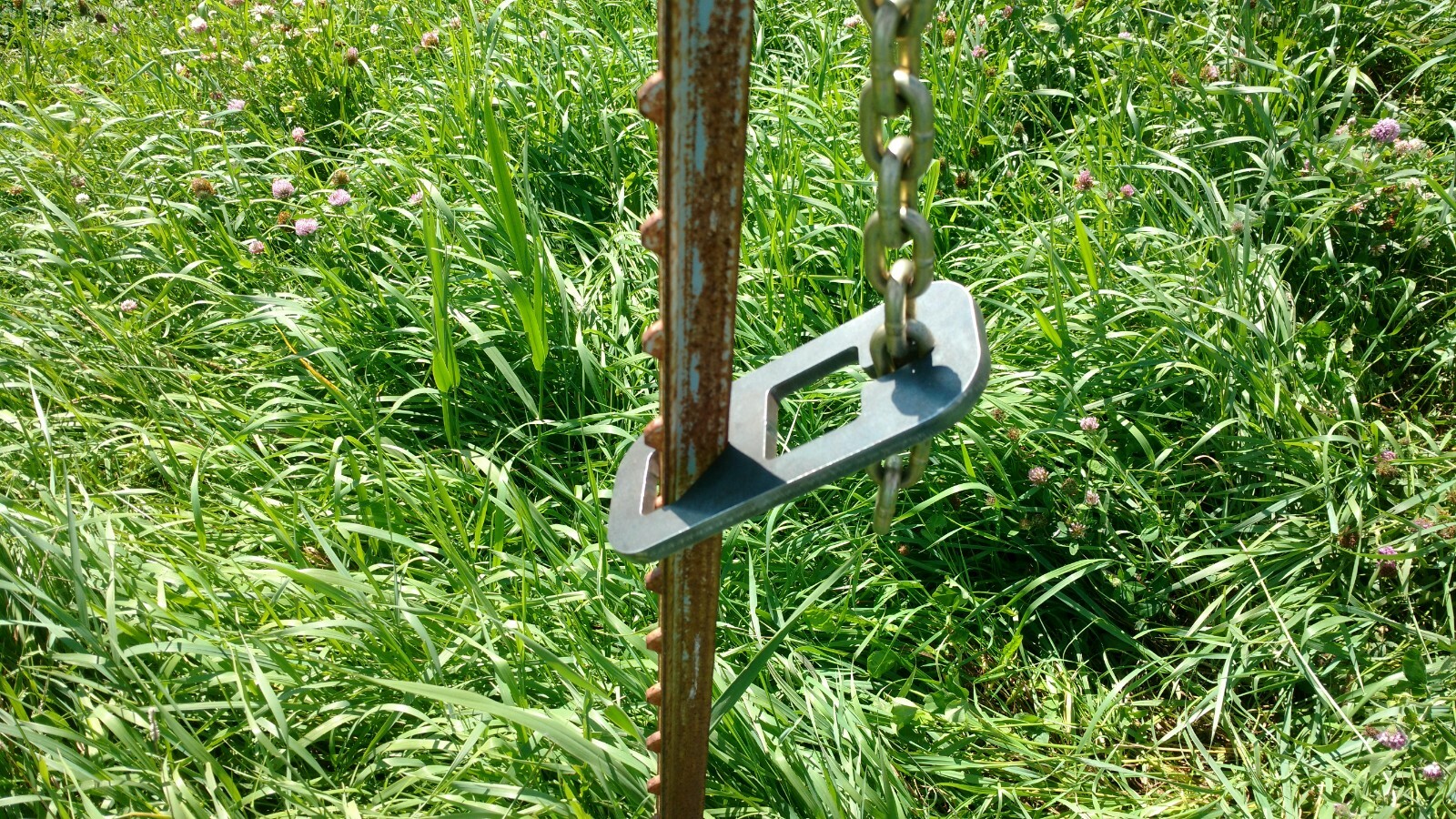 *NEW – HEAVY DUTY STEEL – T POST PULLER – PLATE ONLY – USE WITH JACK OR LOADER*
