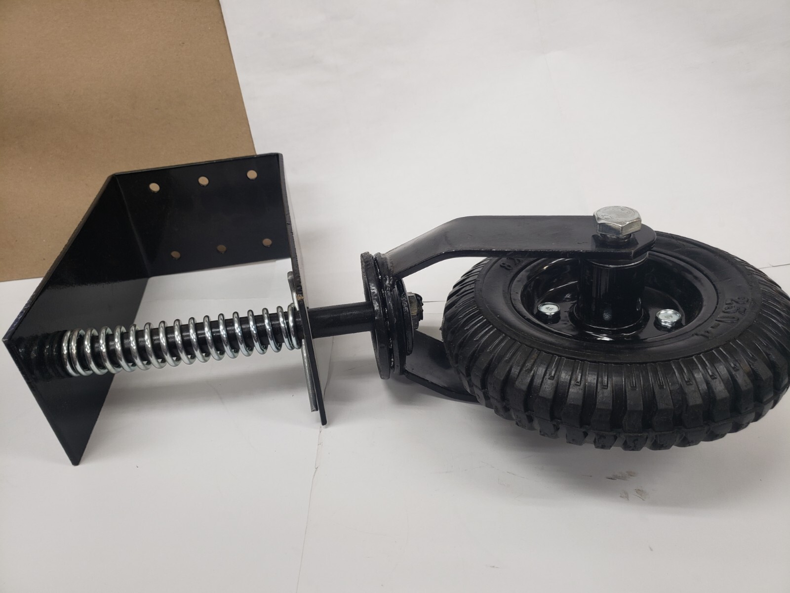 Stark 28211 Gate Wheel w/ Suspension 210-Lb. Capacity 8in. Pneumatic Tire Black