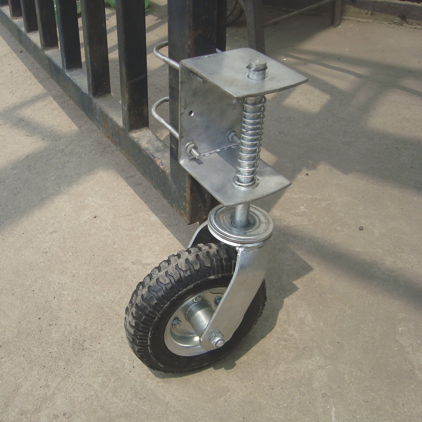 Gate Wheel with Suspension, 210-Lb. Capacity, 8in. Pneumatic Tire, Model#